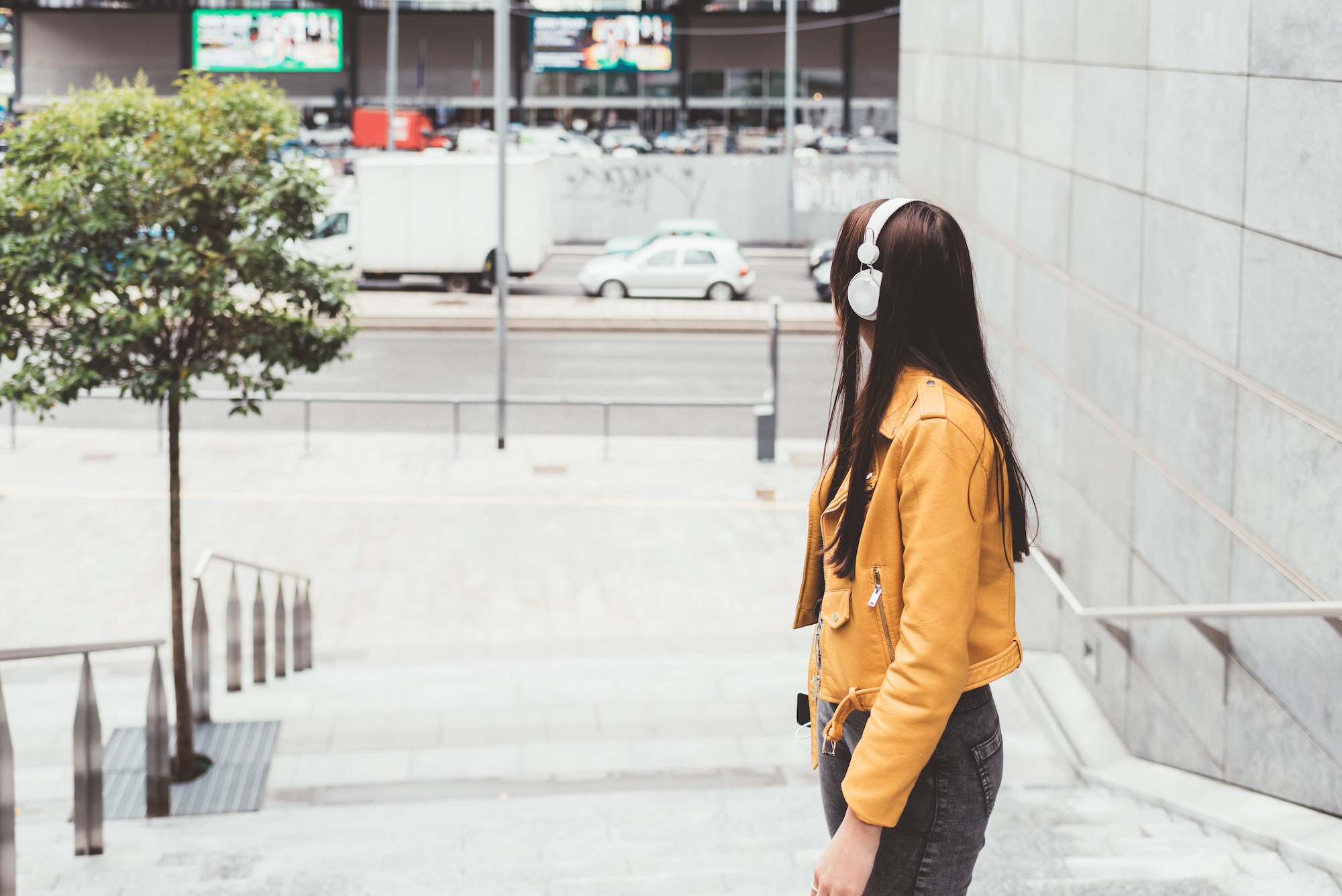 Young woman outdoor listening music